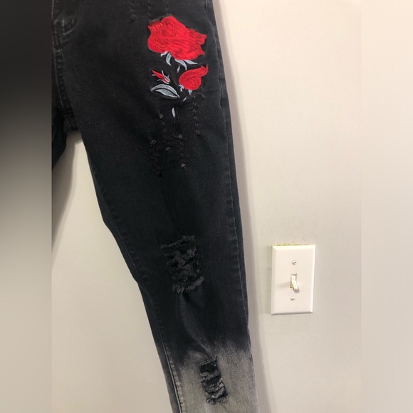 Black and gray men’s jeans with roses size 30. - Picture 3 of 10